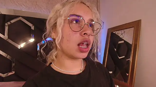 Haelycute online show from 10/06/25, 12:52