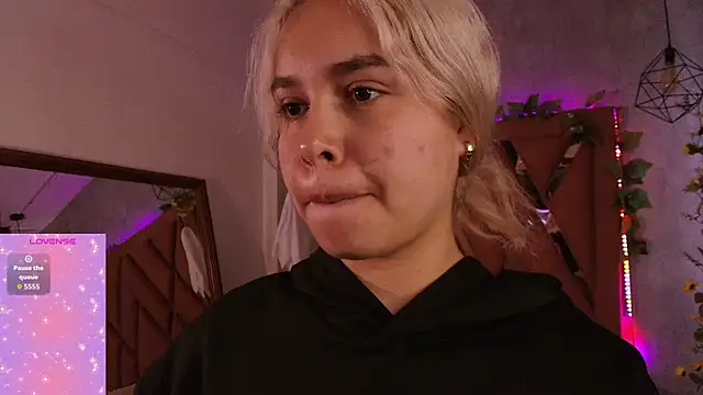 Haelycute online show from 10/29/25, 11:34