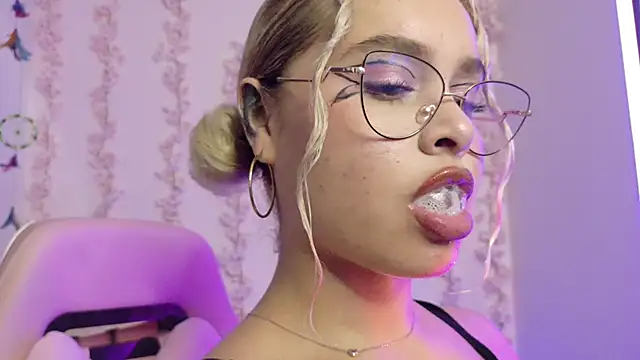 Haelycute online show from 03/07/26, 02:08