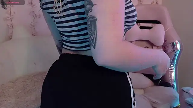 Haelycute online show from 04/11/26, 12:37