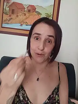 Snapshot of IsisBlake chatting on 06/11/26, 07:01 IsisBlake online show from 06/11/26, 07:01