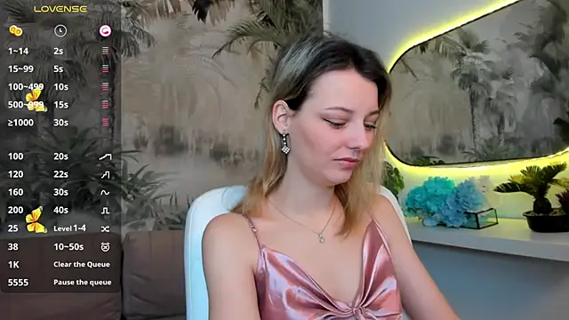 Snapshot of pretty_little_thing chatting on 01/15/25, 12:58 pretty little thing online show from 01/15/25, 12:58