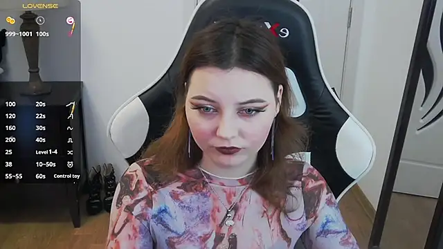 pretty little thing online show from 02/28/26, 04:19