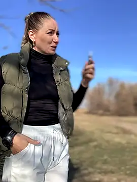 Crazy-Rosa online show from 11/11/25, 07:52