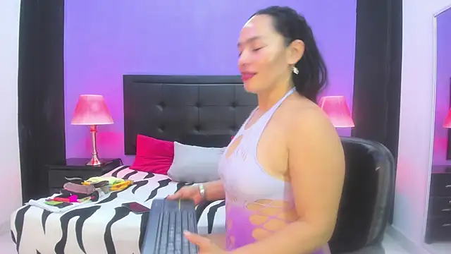 MaduraLuciana online show from 01/10/25, 11:00