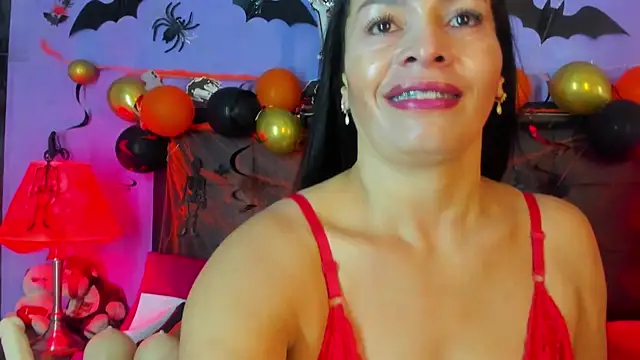 MaduraLuciana online show from 10/18/25, 10:49