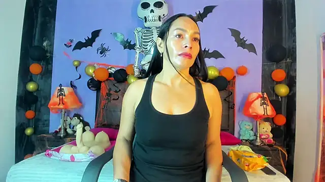 MaduraLuciana online show from 10/21/25, 11:00