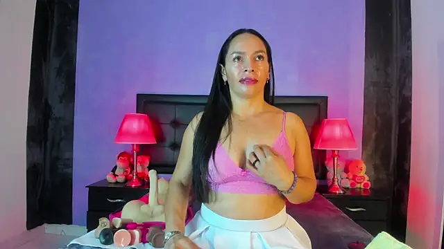 MaduraLuciana online show from 11/15/25, 10:34