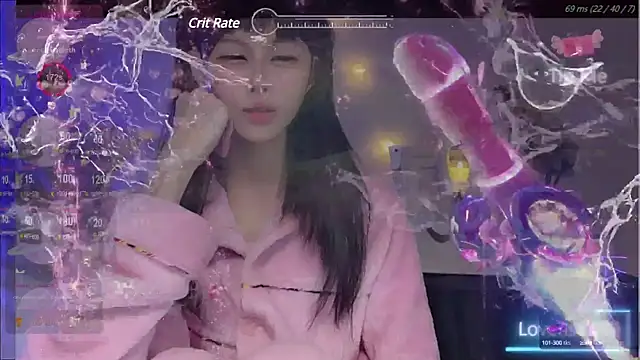 Snapshot of O0_0Q chatting on 12/23/24, 01:24 O0 0Q online show from 12/23/24, 01:24