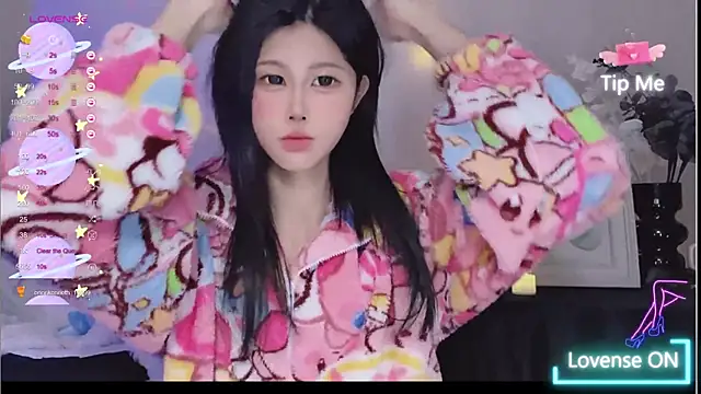 Snapshot of O0_0Q chatting on 12/25/24, 01:09 O0 0Q online show from 12/25/24, 01:09