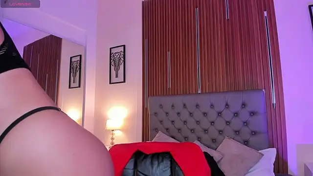 Snapshot of Samaanthaa_ chatting on 07/18/26, 02:43 Samaanthaa online show from 07/18/26, 02:43
