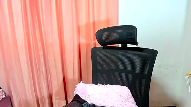 Snapshot of FalakRese chatting on 10/14/25, 05:58 FalakRese online show from 10/14/25, 05:58