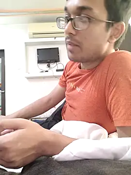 Snapshot of THE_NAKED_BOY chatting on 03/01/25, 03:53 THE NAKED BOY online show from 03/01/25, 03:53