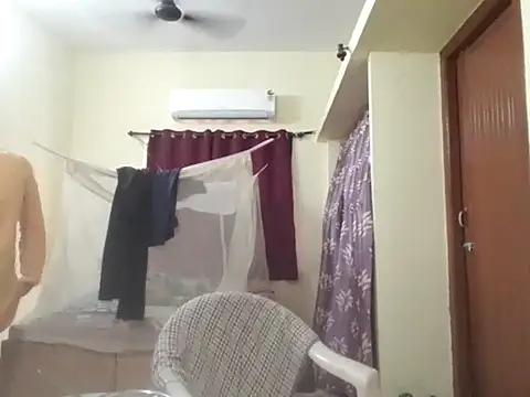 Snapshot of THE_NAKED_BOY chatting on 10/17/25, 07:22 THE NAKED BOY online show from 10/17/25, 07:22