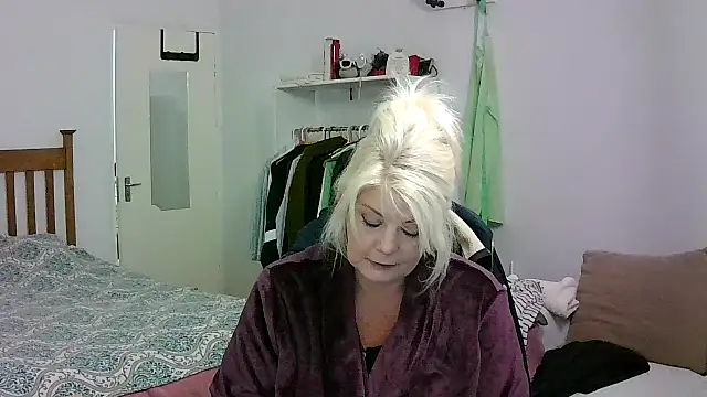 Snapshot of Miahotmilf chatting on 05/09/26, 05:07 Miahotmilf online show from 05/09/26, 05:07