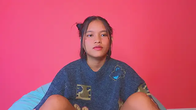 Snapshot of Natsu__ chatting on 12/02/24, 03:25 Natsu online show from 12/02/24, 03:25