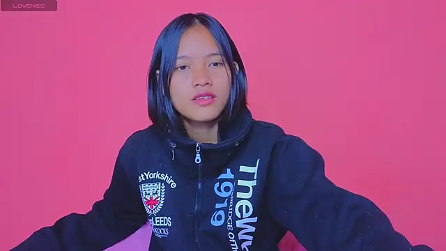 Snapshot of Natsu__ chatting on 12/11/24, 01:05 Natsu online show from 12/11/24, 01:05