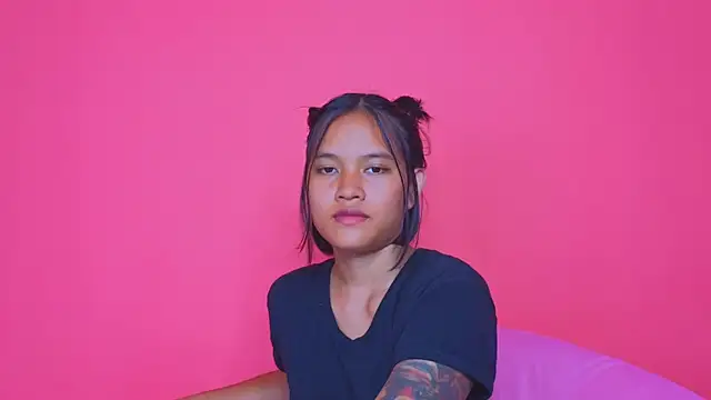 Snapshot of Natsu__ chatting on 12/11/24, 10:25 Natsu online show from 12/11/24, 10:25