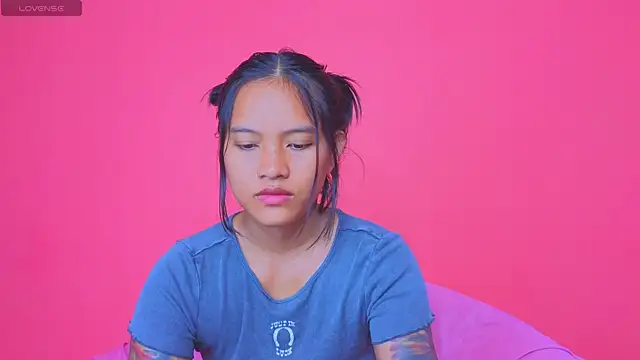 Snapshot of Natsu__ chatting on 12/14/24, 01:28 Natsu online show from 12/14/24, 01:28