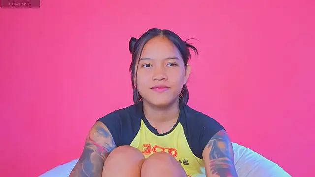 Snapshot of Natsu__ chatting on 12/23/24, 08:11 Natsu online show from 12/23/24, 08:11