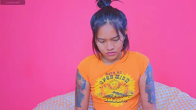 Snapshot of Natsu__ chatting on 12/24/24, 03:05 Natsu online show from 12/24/24, 03:05