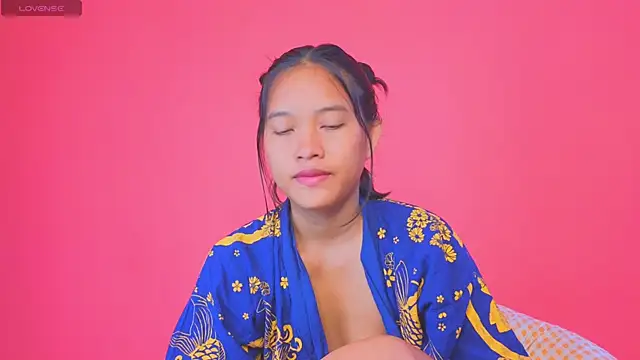 Snapshot of Natsu__ chatting on 01/03/25, 01:59 Natsu online show from 01/03/25, 01:59