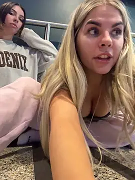 Snapshot of delicioussdixie chatting on 10/31/25, 06:14 delicioussdixie online show from 10/31/25, 06:14