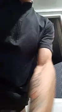 Snapshot of weedmanhot28 chatting on 12/17/24, 12:12 weedmanhot28 online show from 12/17/24, 12:12