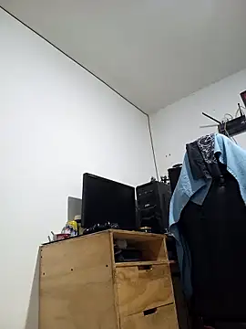 Snapshot of weedmanhot28 chatting on 02/06/25, 12:11 weedmanhot28 online show from 02/06/25, 12:11