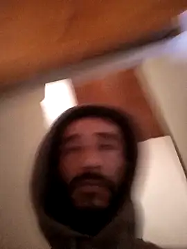 Snapshot of weedmanhot28 chatting on 12/21/25, 01:40 weedmanhot28 online show from 12/21/25, 01:40