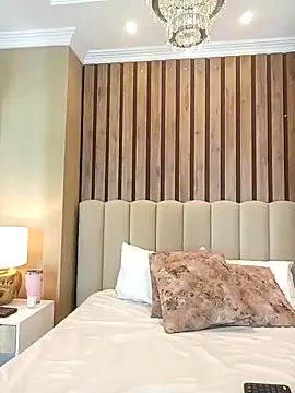 Snapshot of MonicaMoret chatting on 02/08/25, 12:06 MonicaMoret online show from 02/08/25, 12:06