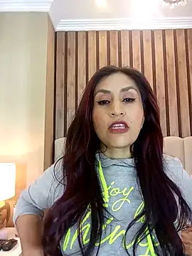 Snapshot of MonicaMoret chatting on 02/12/25, 12:12 MonicaMoret online show from 02/12/25, 12:12