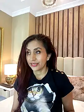 Snapshot of MonicaMoret chatting on 02/13/25, 12:11 MonicaMoret online show from 02/13/25, 12:11