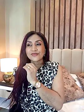 Snapshot of MonicaMoret chatting on 02/17/25, 12:27 MonicaMoret online show from 02/17/25, 12:27