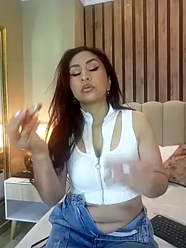 Snapshot of MonicaMoret chatting on 02/28/25, 12:09 MonicaMoret online show from 02/28/25, 12:09