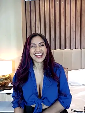 Snapshot of MonicaMoret chatting on 03/10/25, 03:20 MonicaMoret online show from 03/10/25, 03:20