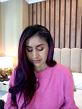 Snapshot of MonicaMoret chatting on 03/15/25, 12:24 MonicaMoret online show from 03/15/25, 12:24