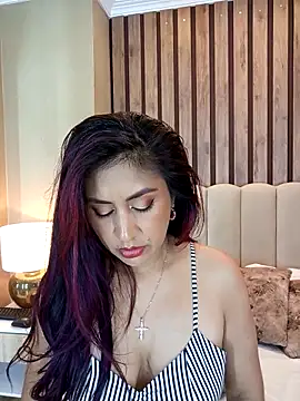 Snapshot of MonicaMoret chatting on 03/17/25, 12:57 MonicaMoret online show from 03/17/25, 12:57