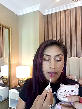 Snapshot of MonicaMoret chatting on 03/19/25, 12:12 MonicaMoret online show from 03/19/25, 12:12