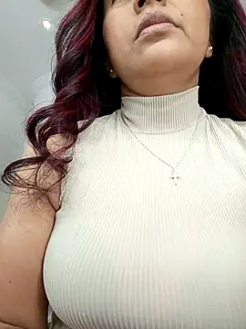 Snapshot of MonicaMoret chatting on 03/22/25, 12:04 MonicaMoret online show from 03/22/25, 12:04