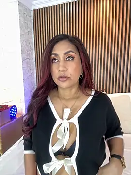 Snapshot of MonicaMoret chatting on 09/25/25, 12:20 MonicaMoret online show from 09/25/25, 12:20