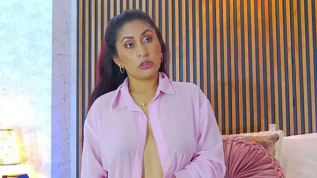 Snapshot of MonicaMoret chatting on 10/03/25, 12:57 MonicaMoret online show from 10/03/25, 12:57