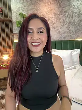 Snapshot of MonicaMoret chatting on 07/03/26, 12:44 MonicaMoret online show from 07/03/26, 12:44
