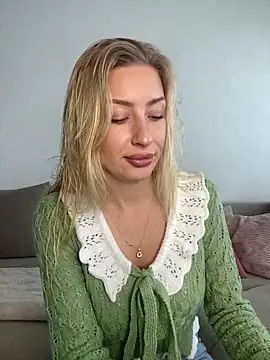 belle98 online show from 12/15/25, 12:31