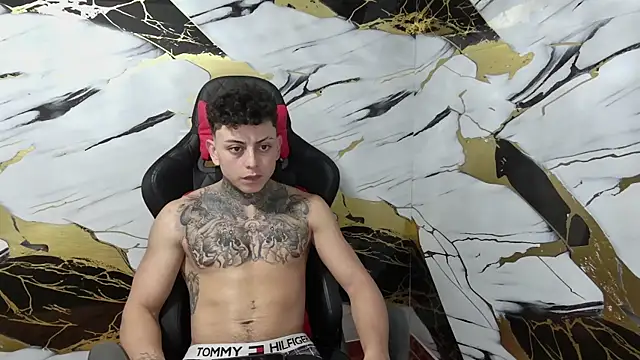 Snapshot of Kevin22_222 chatting on 01/02/25, 02:22 Kevin22 222 online show from 01/02/25, 02:22