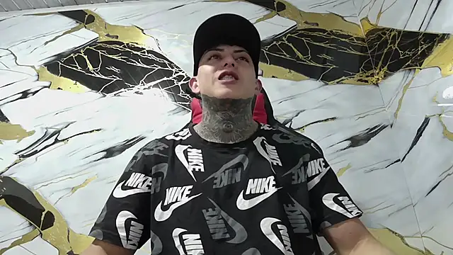 Snapshot of Kevin22_222 chatting on 01/10/25, 02:35 Kevin22 222 online show from 01/10/25, 02:35