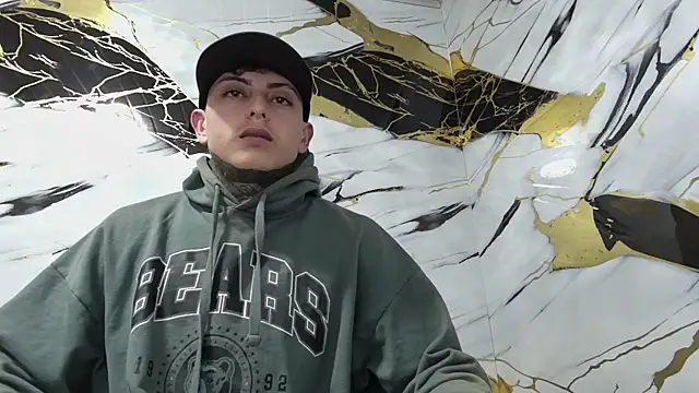 Snapshot of Kevin22_222 chatting on 01/10/25, 05:37 Kevin22 222 online show from 01/10/25, 05:37