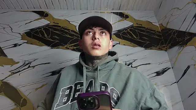 Snapshot of Kevin22_222 chatting on 01/24/25, 03:11 Kevin22 222 online show from 01/24/25, 03:11