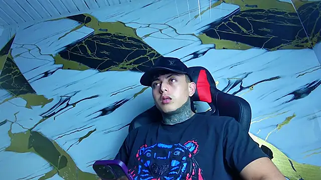 Snapshot of Kevin22_222 chatting on 01/26/25, 02:24 Kevin22 222 online show from 01/26/25, 02:24