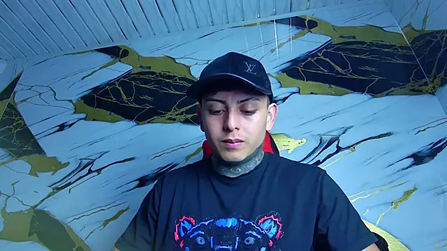 Snapshot of Kevin22_222 chatting on 01/26/25, 05:34 Kevin22 222 online show from 01/26/25, 05:34